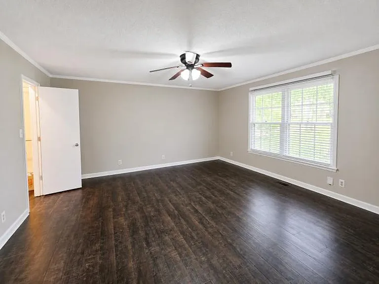 125 Mossland Dr — Photo 14