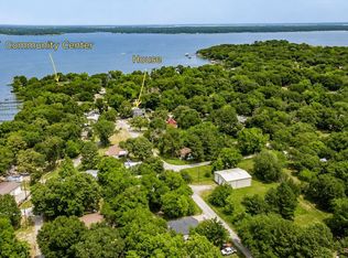 10015 Shoreline Dr, Wills Point, TX 75169