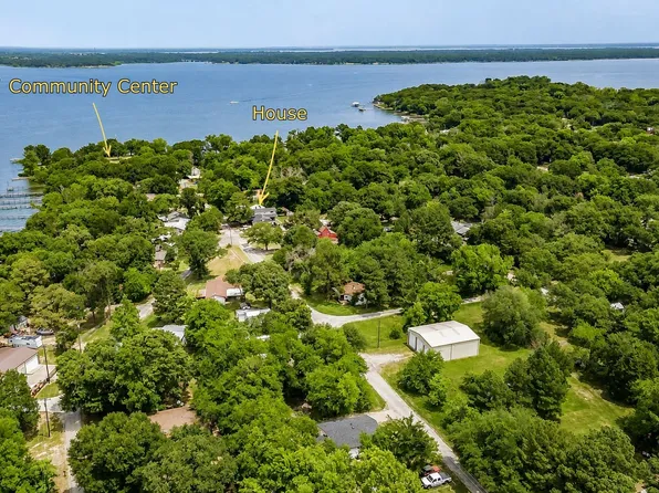 10015 Shoreline Dr, Wills Point, TX 75169