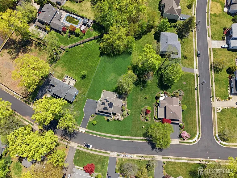 34 Ventnor Dr — Photo 2