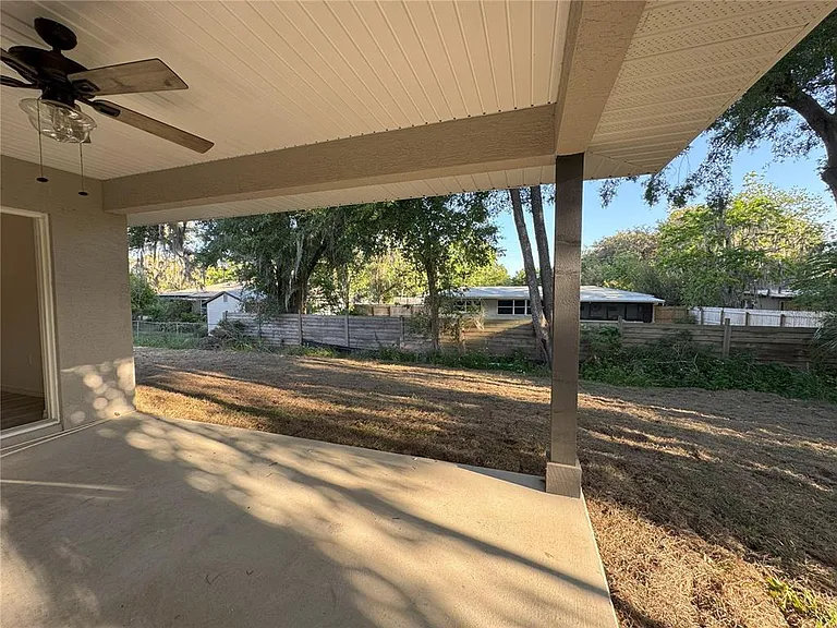 1112 Eden Dr — Photo 16