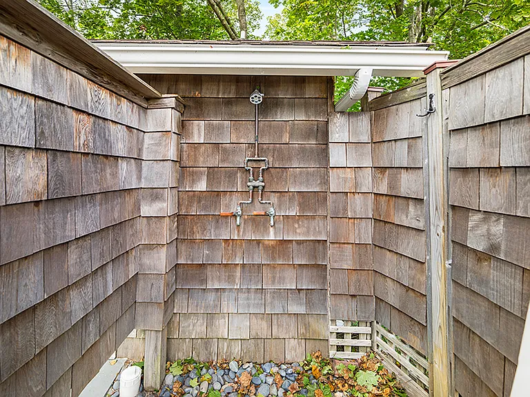 Ponquogue Ave — Photo 37