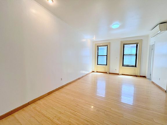 3rd image of 650 10th Ave APT 4r