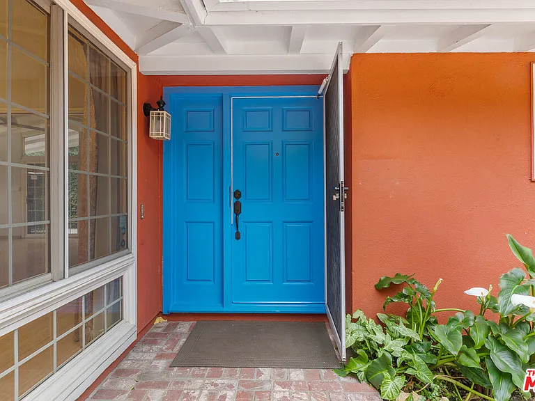 6742 Sunny Brae Ave — Photo 9