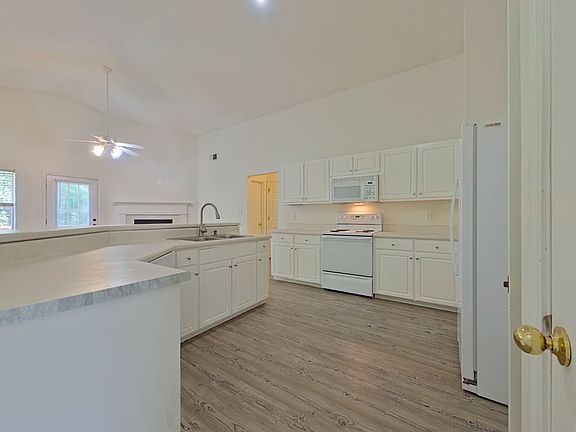 5th image of 713 Marsh Harbor Dr