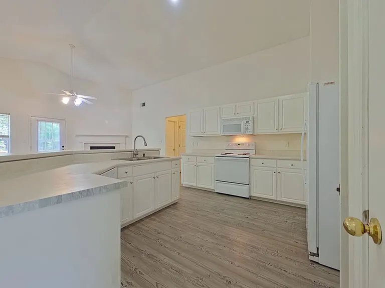 713 Marsh Harbor Dr — Photo 5