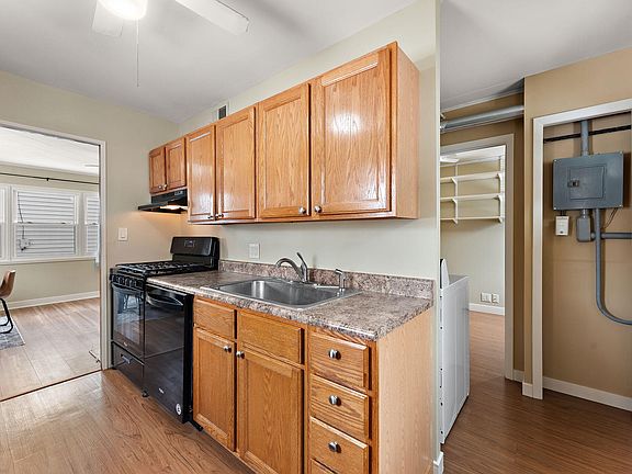 5th image of 1009 Gardena St