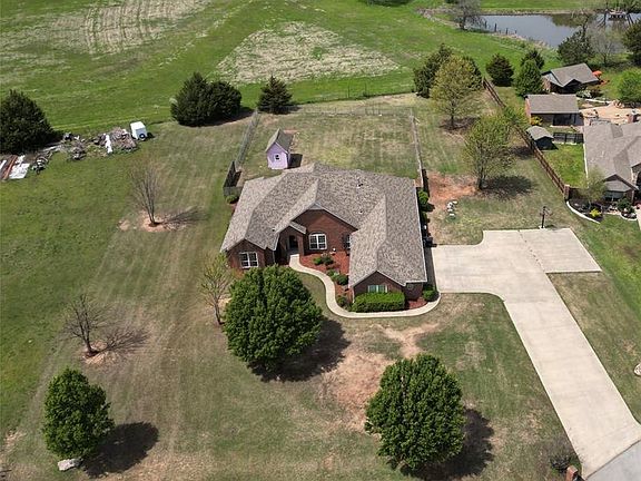 2nd image of 44511 Kingsbury Ln