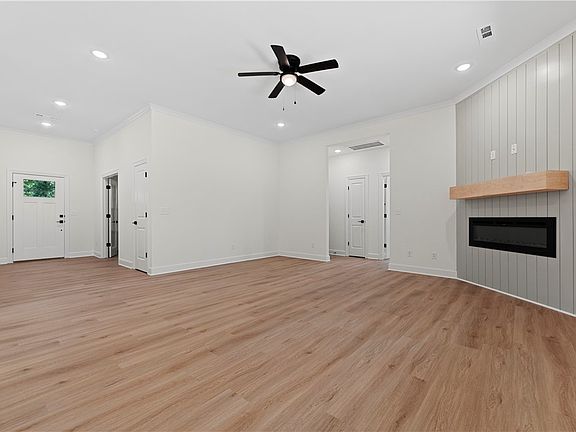 4th image of 8 Settle Ln