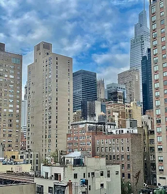 Sold by Manhattan Boutique Real Estate | media 13