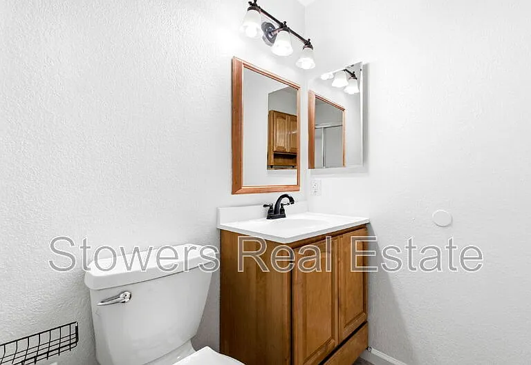 318 Joyce St — Photo 43