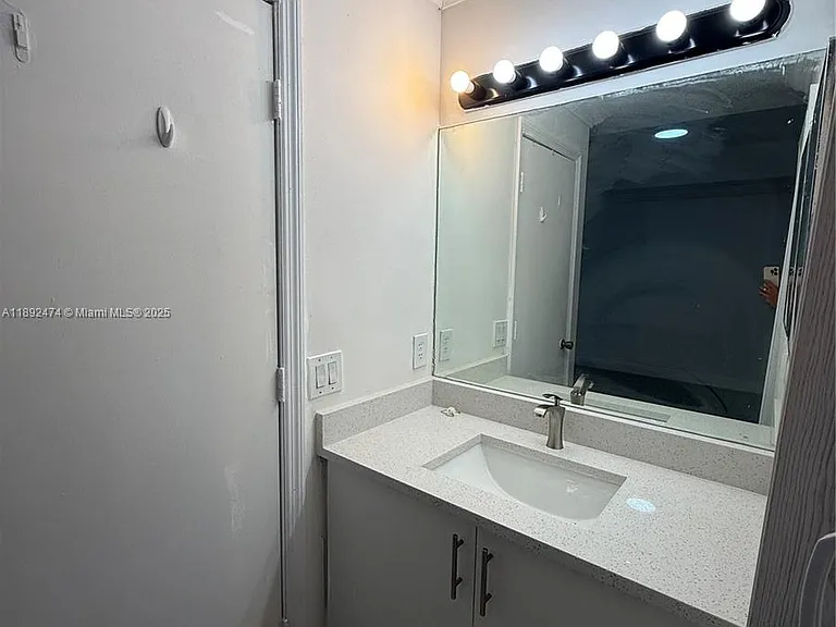 1512 SE 31st Ct #1512 — Photo 11