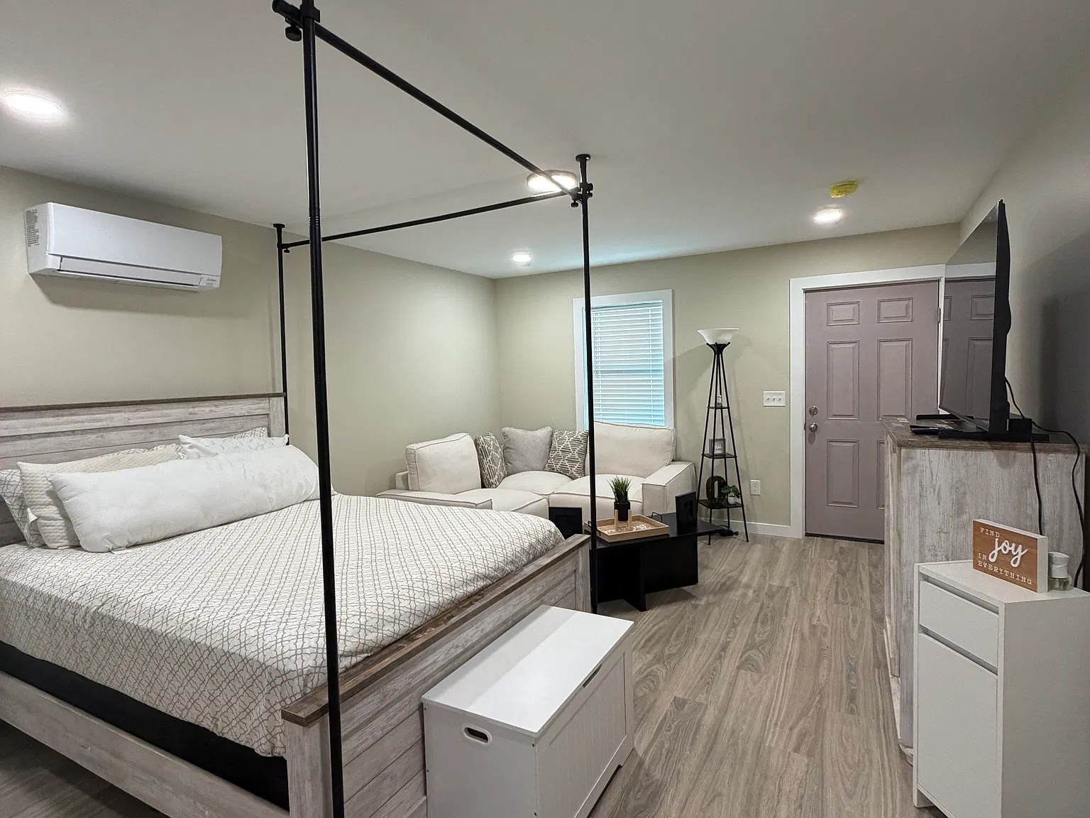 Studio, 400 sqft, $850 — Photo 2