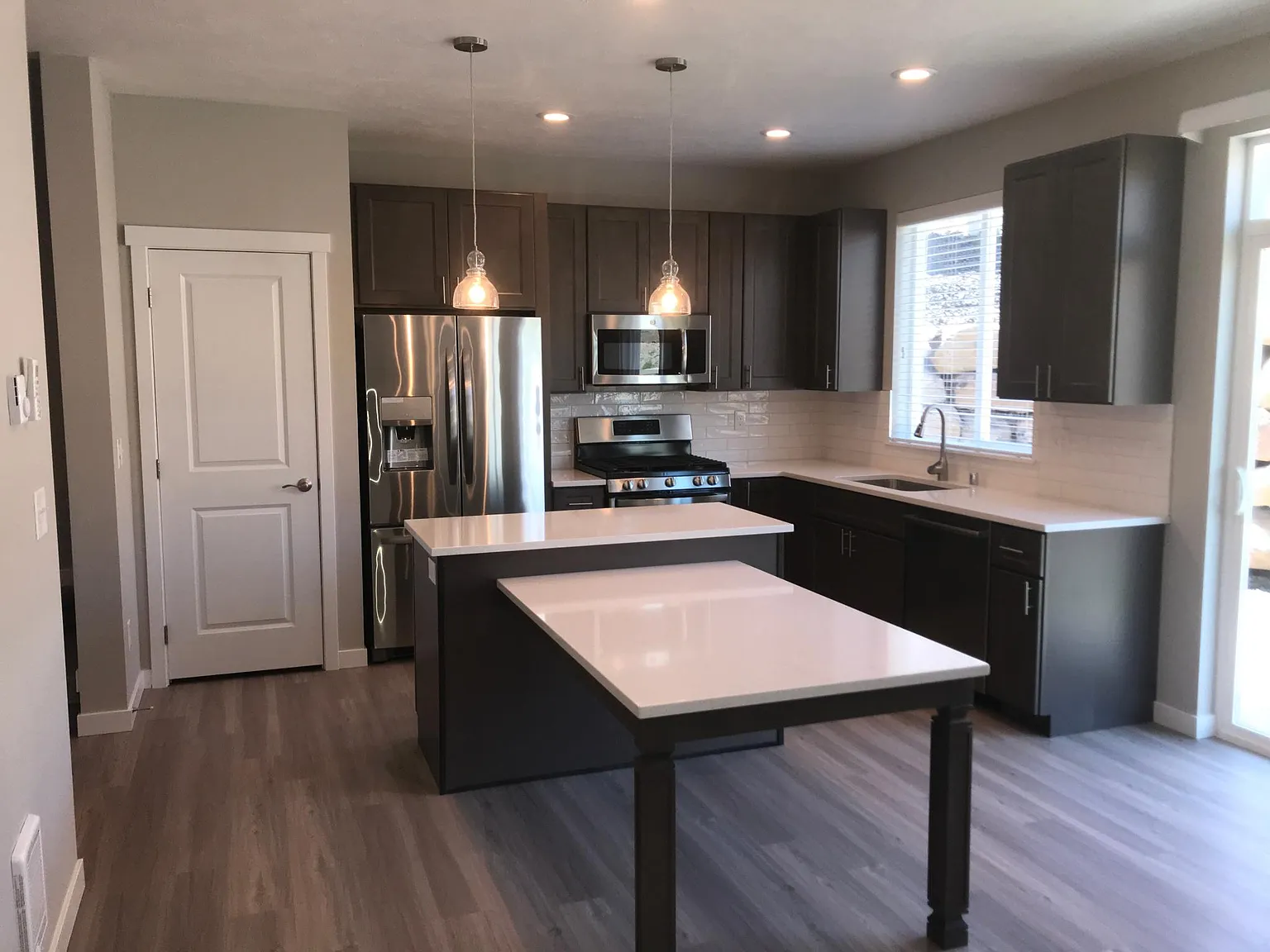 1690 S Nettleton Ln — Photo 2