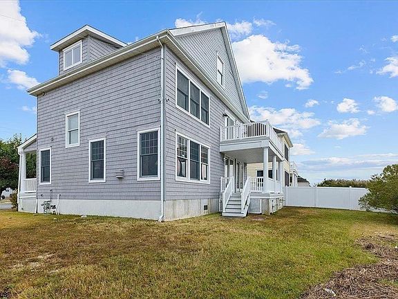 4th image of 2100 W Riverside Dr