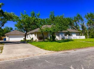 113 N Sierra Woods Dr, Rockport, TX 78382