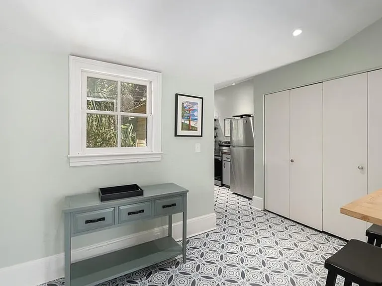 240 SW 3rd St #B — Photo 5