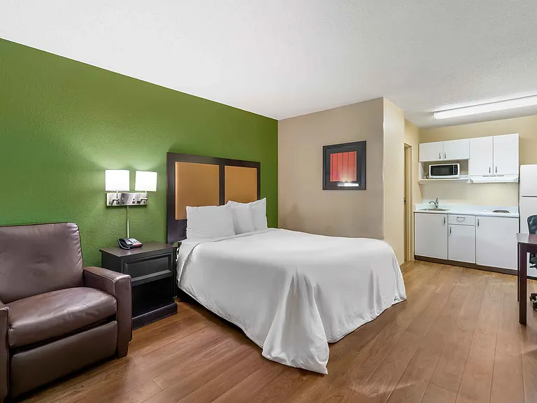 Studio Suite - 1 Queen Bed