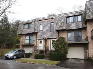 2689 Bingham Dr, Pittsburgh, PA 15241