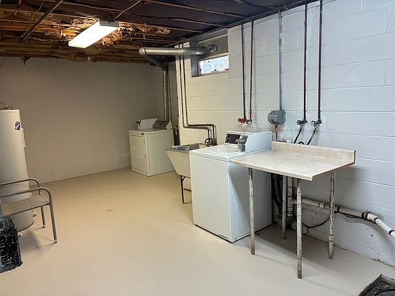 4th image of 505 E College St #9