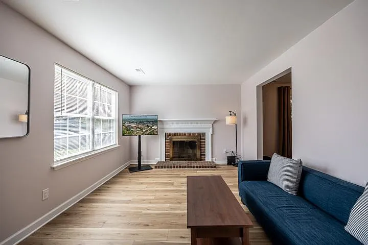 280 Albert Ct — Photo 4