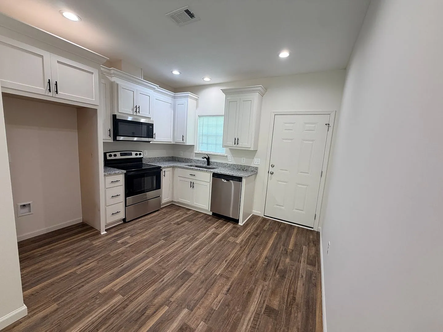 719 Dawn Dr — Photo 4