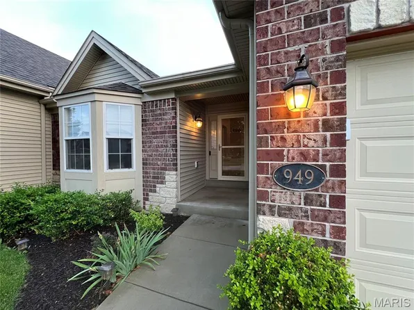 949 Promenade Ct, Dardenne Prairie, MO 63368