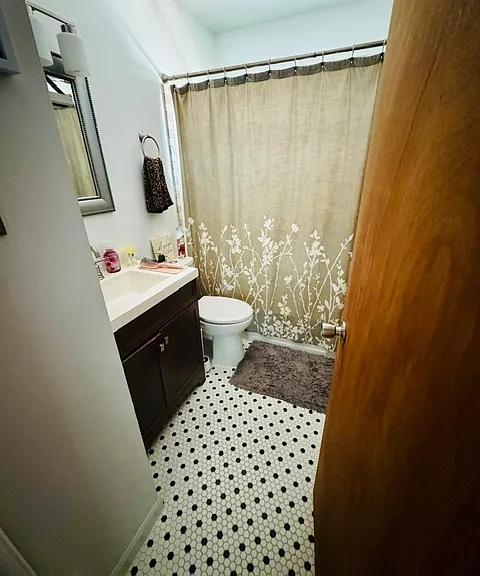 208 Surrey Rd — Photo 16