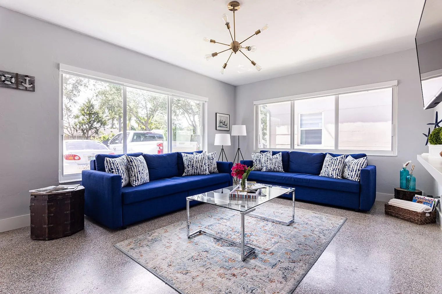 1 bed, 1.0 bath, 818 sqft, $3,299 — Photo 1