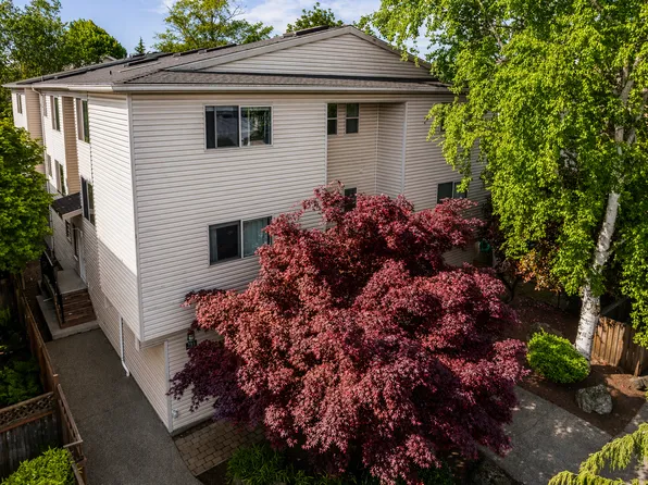 715 N 95th St #8, Seattle, WA 98103