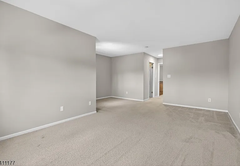 140 Kingston Ct — Photo 19
