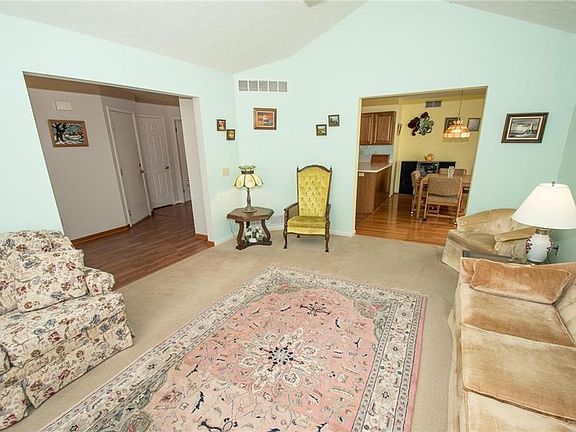 5th image of 3 Lilly Pond Cir