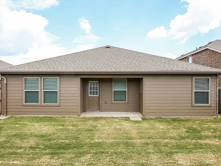 2116 Meadow View Dr — Photo 16