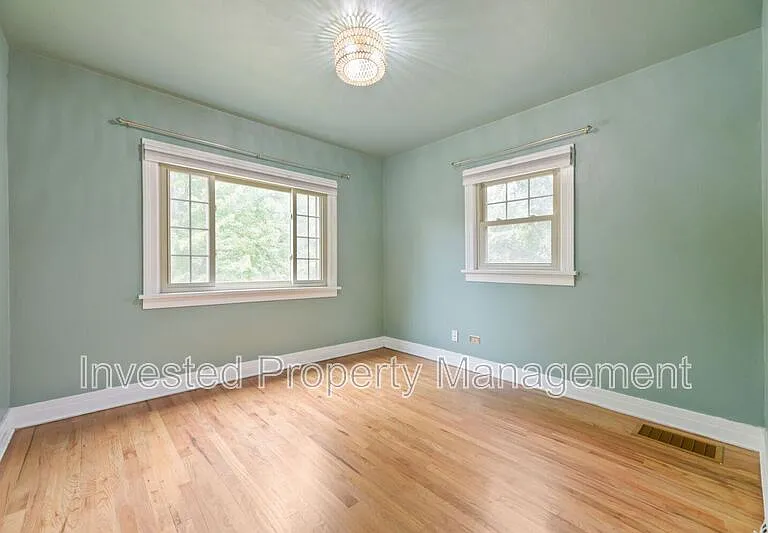 1640 S Marion St — Photo 12
