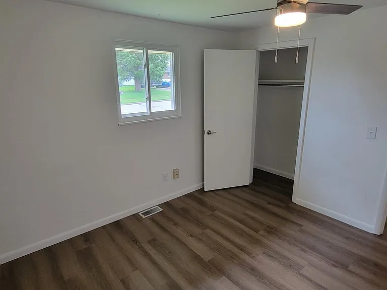1527 Miami Ave — Photo 12