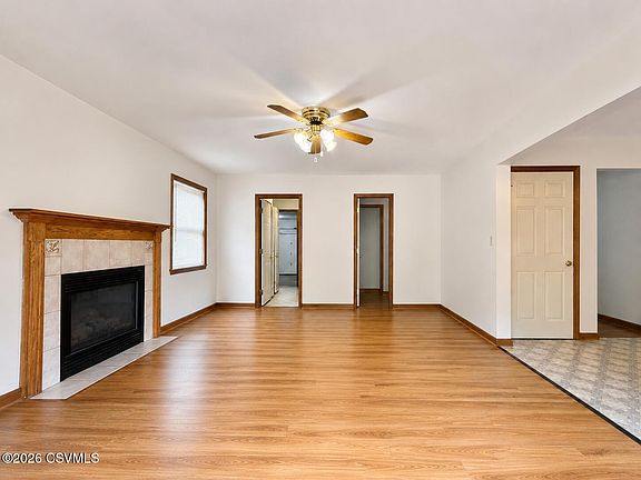 3rd image of 8 Fairview Dr