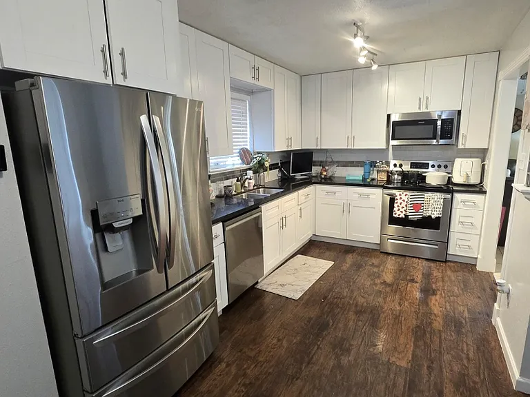 22527 Millgate Dr — Photo 3