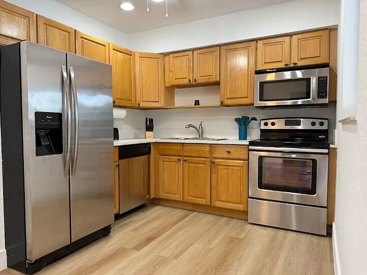 516 E Whitney Dr — Photo 5