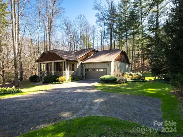 15 Hares Ear Ct, Biltmore Lake, NC 28715