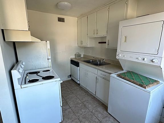 2nd image of 205 Lovelace Dr APT 3