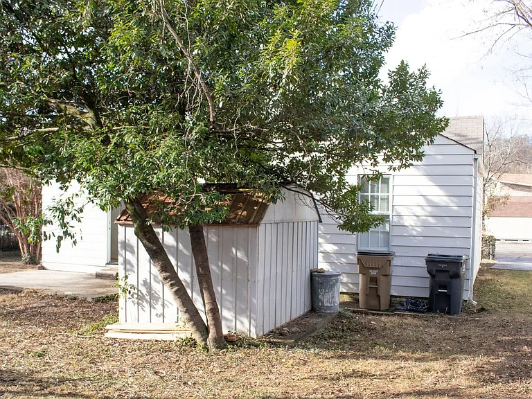 4032 Walker Blvd — Photo 4