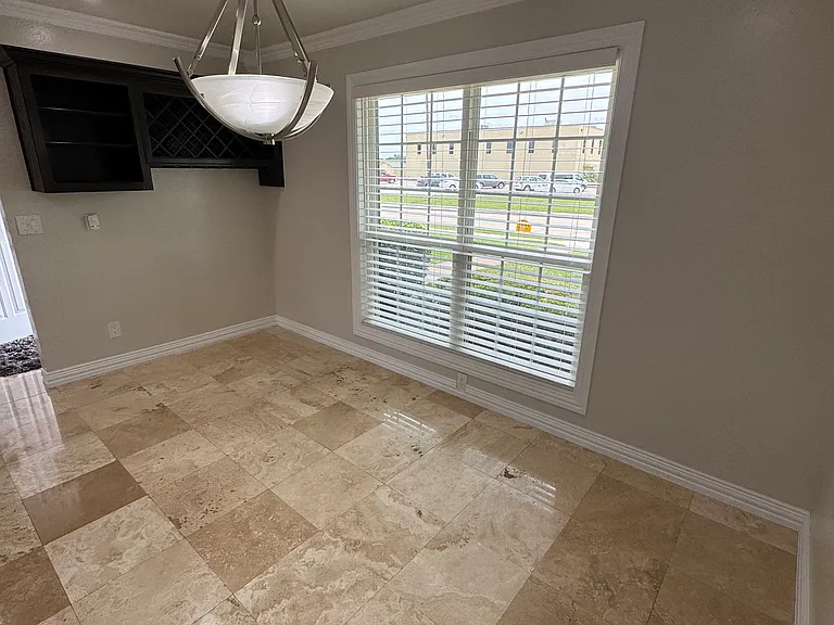 1705 Hawthorne Ln — Photo 26