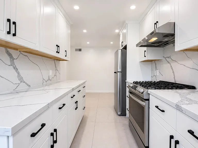 3411 Irving St #3411 — Photo 13