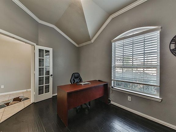 5th image of 6818 Linden Creek Ln