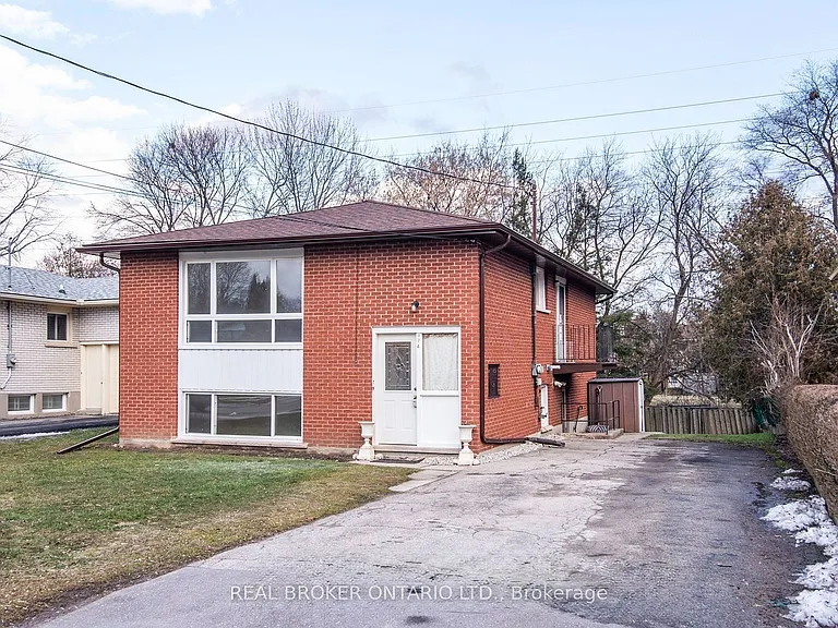 374 Southill Dr — Photo 1