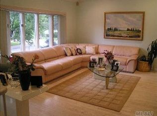 2673 Clubhouse Rd, Merrick, NY 11566