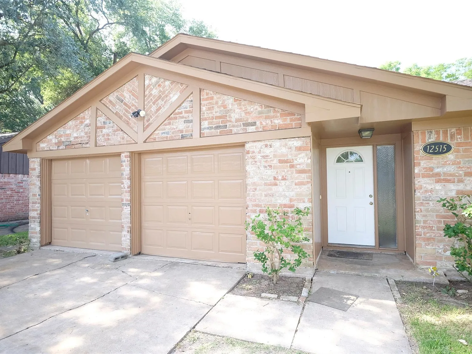 3 bed, 2.0 bath, 1668 sqft, $2,000 — Photo 2