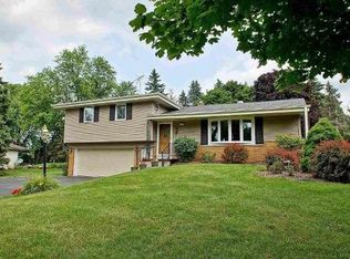 4000 S Clover Dr, New Berlin, WI 53146