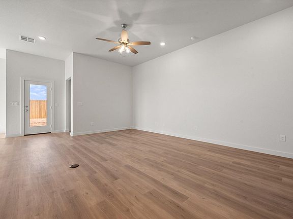 4th image of 14006 Gary Ave