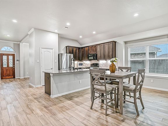 5th image of 305 Bordeaux Ct